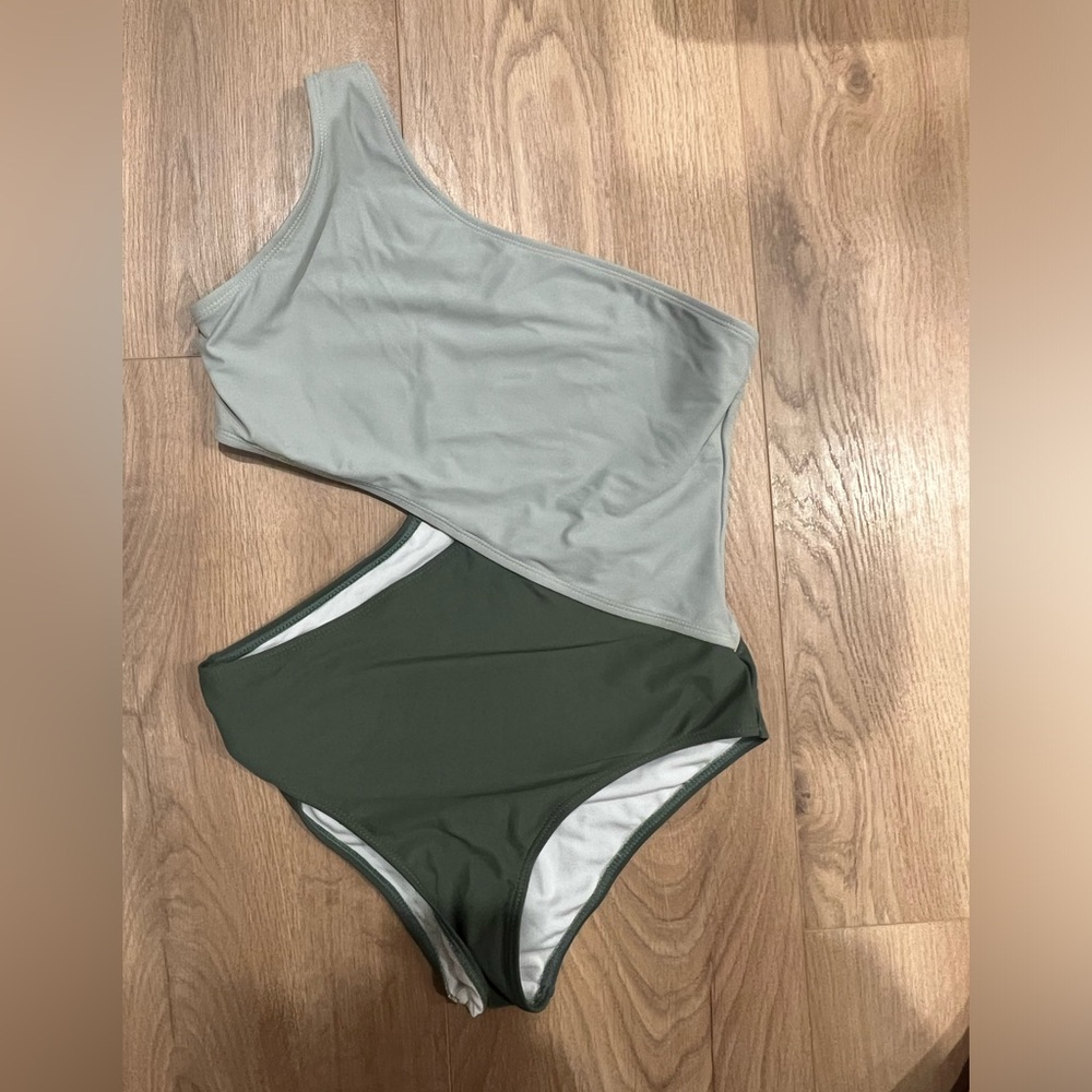 Cupshe one shoulder color block suit with side cut out. Cups removed.